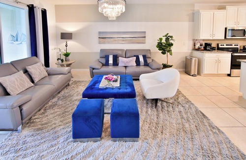 Four Corners House | Modern Fun Resort Townhome w/Pool 10 Min to Disney