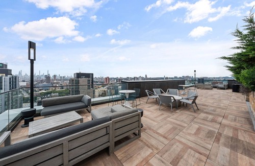 Port Morris Apartment | Modern Furnished 1-bedroom apartment minutes from Manhattan