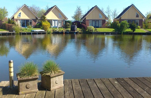 Medemblik House | Modern furnished house for 6 people, right on the water - WiFi !