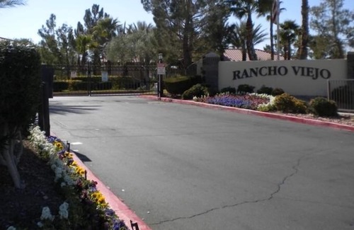 Spring Valley Condo | Modern Furnished Resort Condo 8 Minutes from the Strip