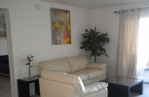 Spring Valley Condo | Modern Furnished Resort Condo 8 Minutes from the Strip