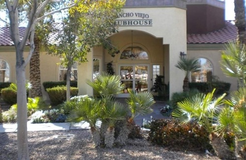 Spring Valley Condo | Modern Furnished Resort Condo 8 Minutes from the Strip