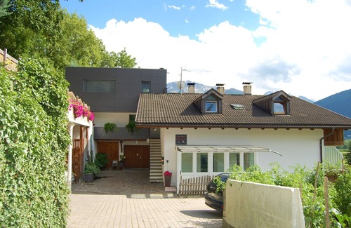 Sluderno Apartment | Modern furnishings - Parterre balcony - close to the center - connection - bus-train