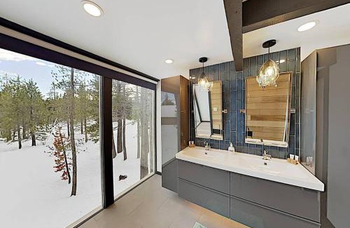 Truckee House | Modern Gambrel Cabin Near Ski Resorts