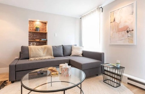 The Heights Apartment | Modern Garden Apartment 30mins from NYC