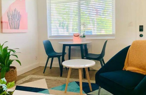 Middle River Terrace House | Modern Garden Getaway w/ Parking & Patio