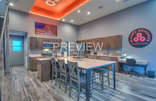Northeast Heights House | Modern Gasoline Alley w/Hot Tub & 3 King Beds