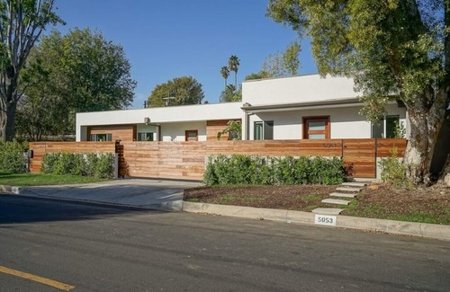 Sherman Oaks House | Modern gem/creative oasis in central Sherman Oaks