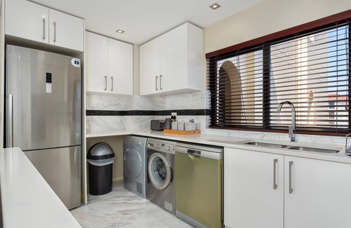 Century City Apartment | Modern Gem with Pool and Balcony