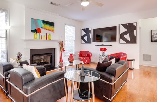 Lawrenceville House | Modern Georgia Vacation Rental w/ Private Pool!