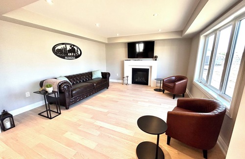 Bracebridge House | Modern getaway in the heart of Muskoka!