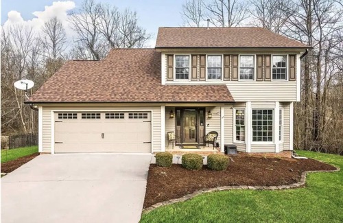 Fletcher House | Modern Getaway on Windsor Forest