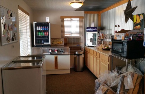 Canon City RV Rental | Modern Glamping Dome Mountain View Deck Near Downtown Cañon City