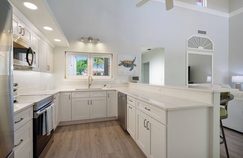 Grand Harbor House | Modern Grand Harbor Townhome Golf Views + Screened Lanai 2BR/2.5BA 1-Garage