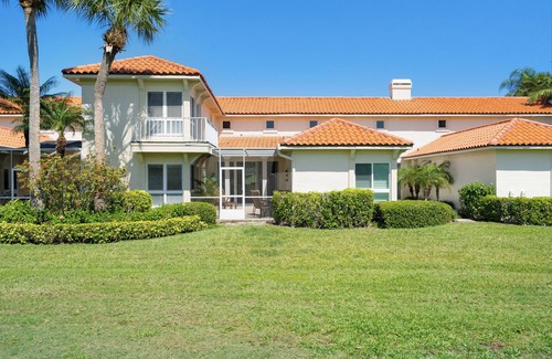 Grand Harbor House | Modern Grand Harbor Townhome Golf Views + Screened Lanai 2BR/2.5BA 1-Garage
