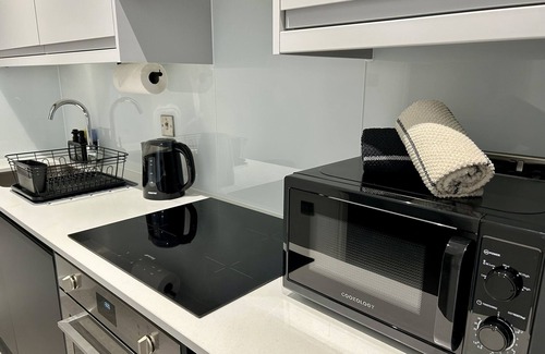 Runnymede Apartment | Modern Ground floor Apartment with Parking