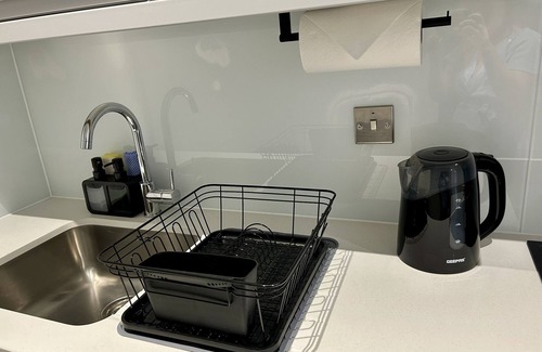 Runnymede Apartment | Modern Ground floor Apartment with Parking