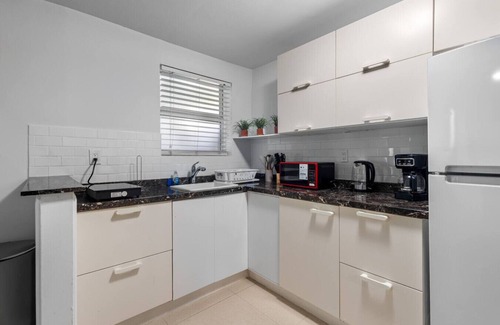 The Roads House | Modern Guest House Apt/Next to Brickell/1Bed/1Bath