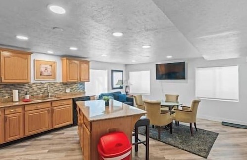 Salt Lake City House | Modern Guest Suite, King Ensuite, Downtown Airport