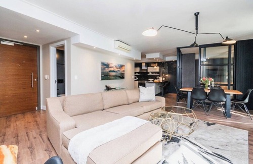 Victoria and Alfred Waterfront Apartment | Modern Harbour Hideaway