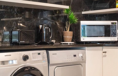 Victoria and Alfred Waterfront Apartment | Modern Harbour Hideaway