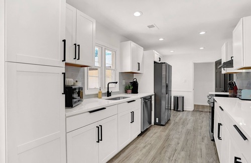 University District House | Modern Heart of Memphis Manor, Hot Tub, Game Room