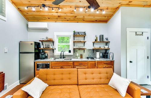 Paris House | Modern Hersey Tiny Home w/Private Hot Tub!