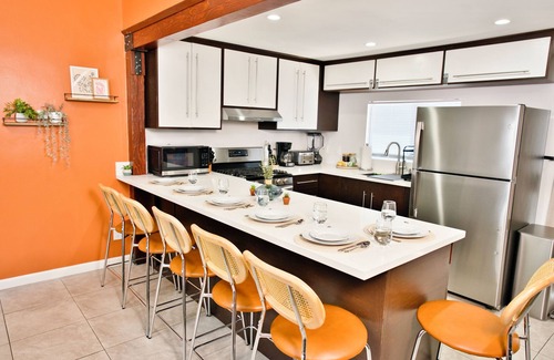 Hawthorne House | Modern Hideaway - Hot Tub + 420 Friendly Patio - Near LAX, Beach + SoFi