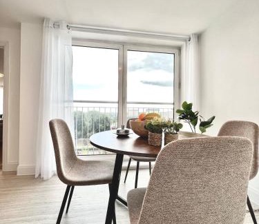 London Borough of Hounslow Apartment | Modern High-Floor 2BR with Terrace & Thames View