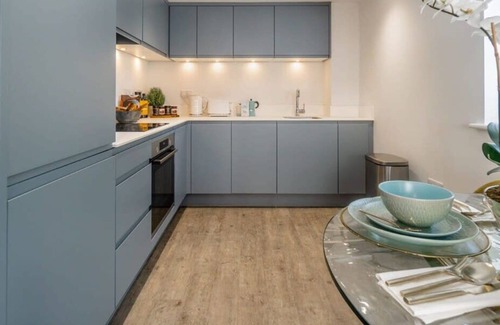 Reading Condo | Modern High-Spec Apartment, Central, with Parking