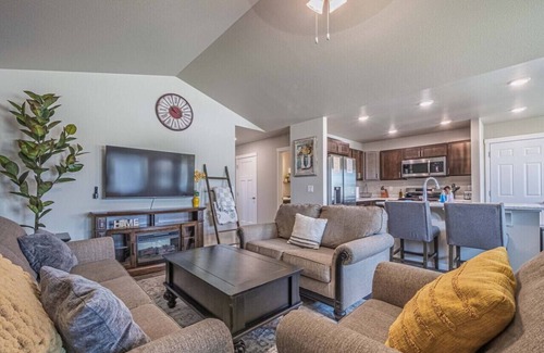 Rapid City Apartment | Modern Hills Home and Hot Tub