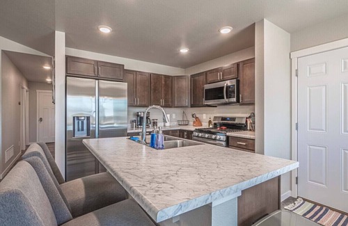 Rapid City Apartment | Modern Hills Home and Hot Tub