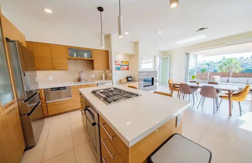 Mission Hills House | Modern Hillside Oasis with Jacuzzi, Ocean Views, BBQ, EV Charger, Treetop Master