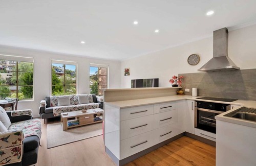 West Hobart House | Modern Hobart Townhouse with Parking 2 Bed 2 Bath