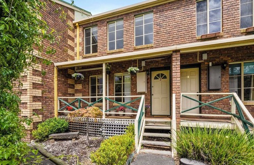 West Hobart House | Modern Hobart Townhouse with Parking 2 Bed 2 Bath