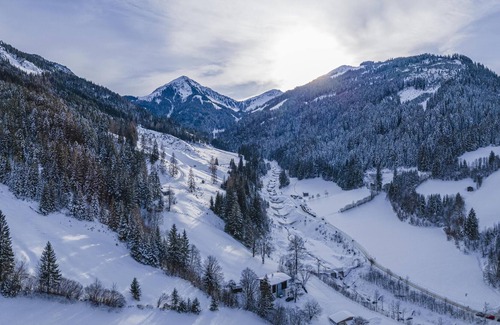 Brixen im Thale House | Modern holiday home near ski bus in Brixen im Thale