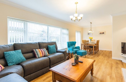 Cardigan House | Modern Holiday Cottage - Perfectly placed for visiting Cardigan Town & exploring the coastline