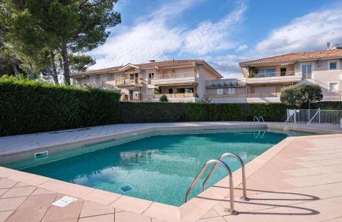 Valescure House | Modern Holiday Home in Saint Rapha l with Private Pool