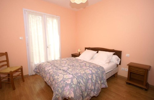 Pays-de-Belves House | Modern Holiday Home in Belv s with swimming pool