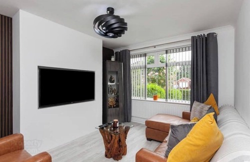 Castlereagh House | Modern Home 10 Mins to Belfast City