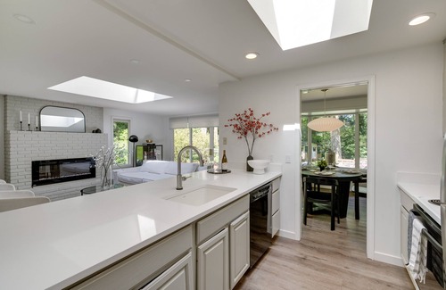 Woodinville House | Modern Home: 3 Miles to Woodinville Wine Country!