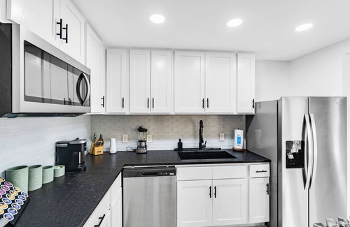 Oak Cliff House | Modern Home/3 Rooms/12 Minutes from Downtown Dallas