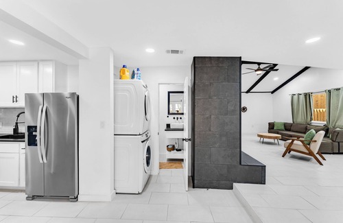 Oak Cliff House | Modern Home/3 Rooms/12 Minutes from Downtown Dallas
