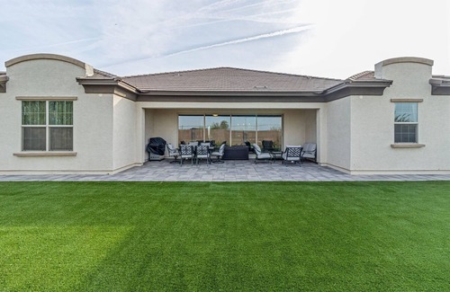 Ahwatukee Foothills House | Modern home at the Phoenix South Mountain Park close to everything