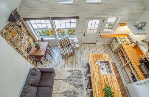 Omaha House | Modern Home + Cozy Vibes + Table Rock Lake + Branson + Buffalo National River