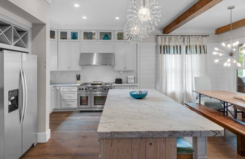 SeaNest Village House | Modern Home for 12, 4 Mins to Beach, Pool + Free Attraction Tickets!