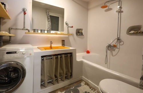 Piraeus Apartment | Modern home, fully equipped, two minutes from the Sea, restaurants, bars.
