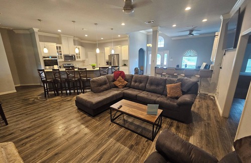 Como House | Modern Home in Excellent Location!