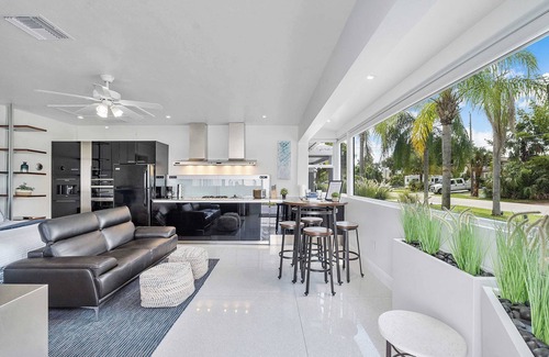 Coral Heights House | Modern Home in FTL! Hot Tub & Dogs Welcome!