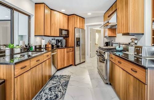 Kings Lake House | Modern home in great location with private heated pool, lanai & charming patio